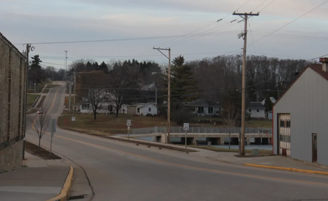 Looking north along w:Wisconsin Highway 146 from County P in w:Cambria, Wisconsin.