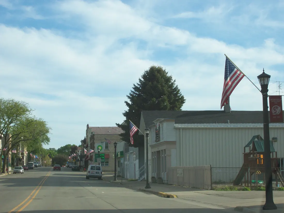 Looking south at downtown w:Deerfield, Wisconsin while traveling on w:Wisconsin Highway 73.