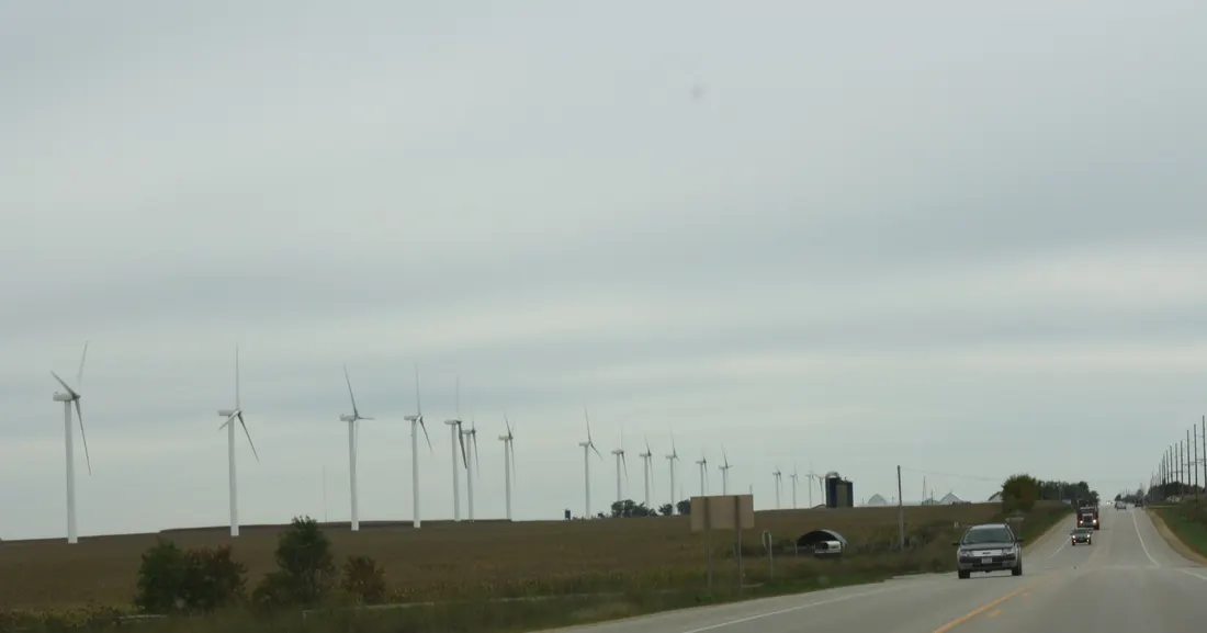 Looking west at the w:Montfort Wind Farm east of w:Montfort, Wisconsin along w:U.S. Route 18 / w:Wisconsin Highway 80.