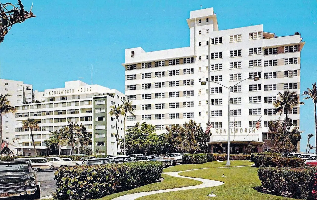 Historic Kenilworth Hotel, Bal Harbour (vintage postcard).