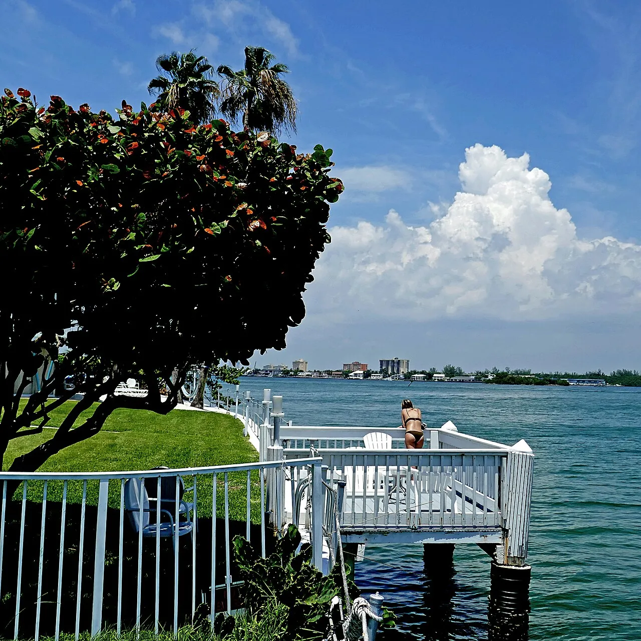 Street scene in Bay Harbor Islands.