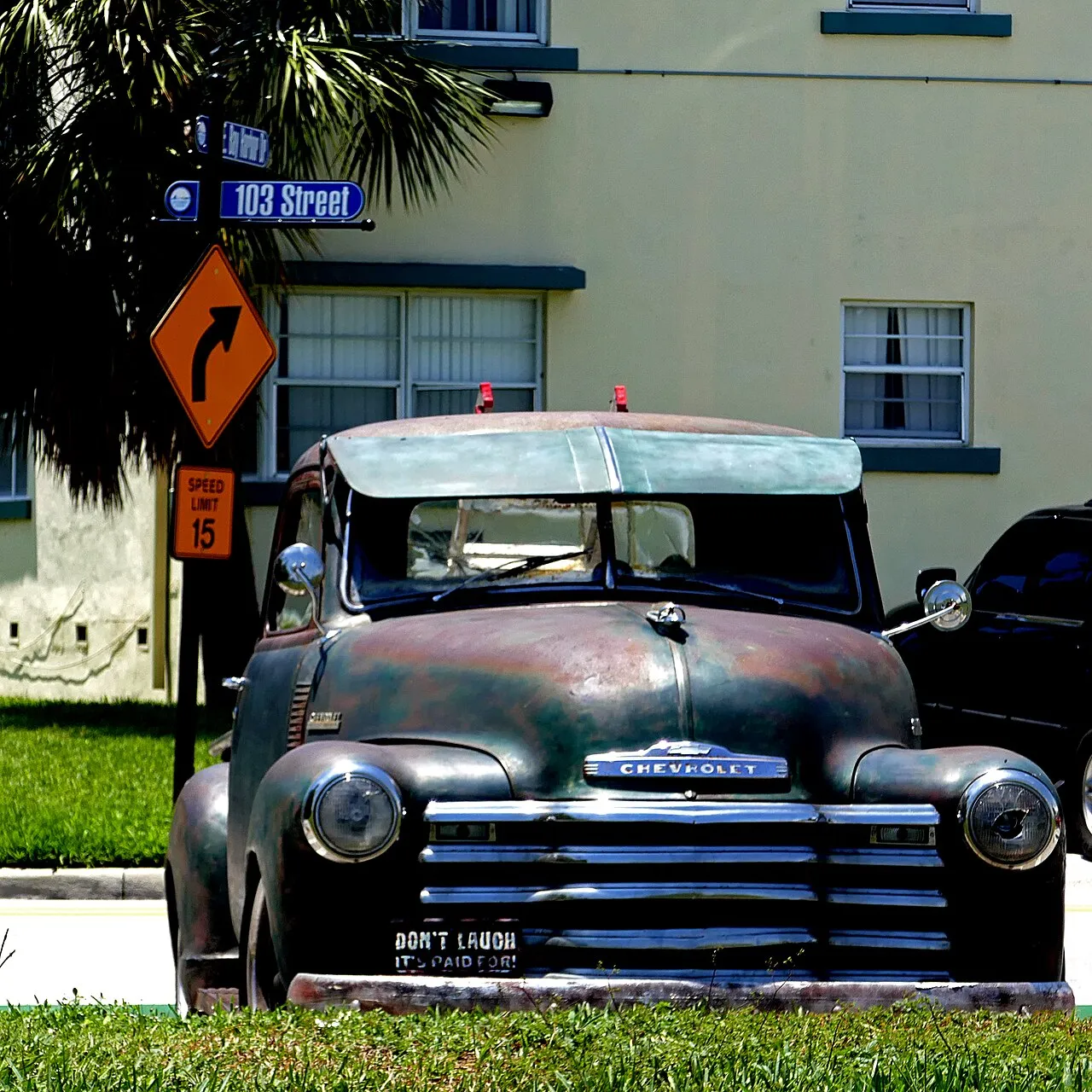 Street scene in Bay Harbor Islands.