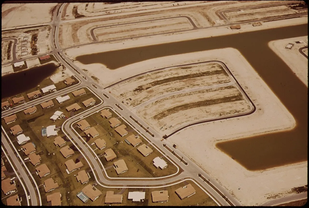 Kendale Lakes housing development under construction, 1970s (NARA/Fred Ward).