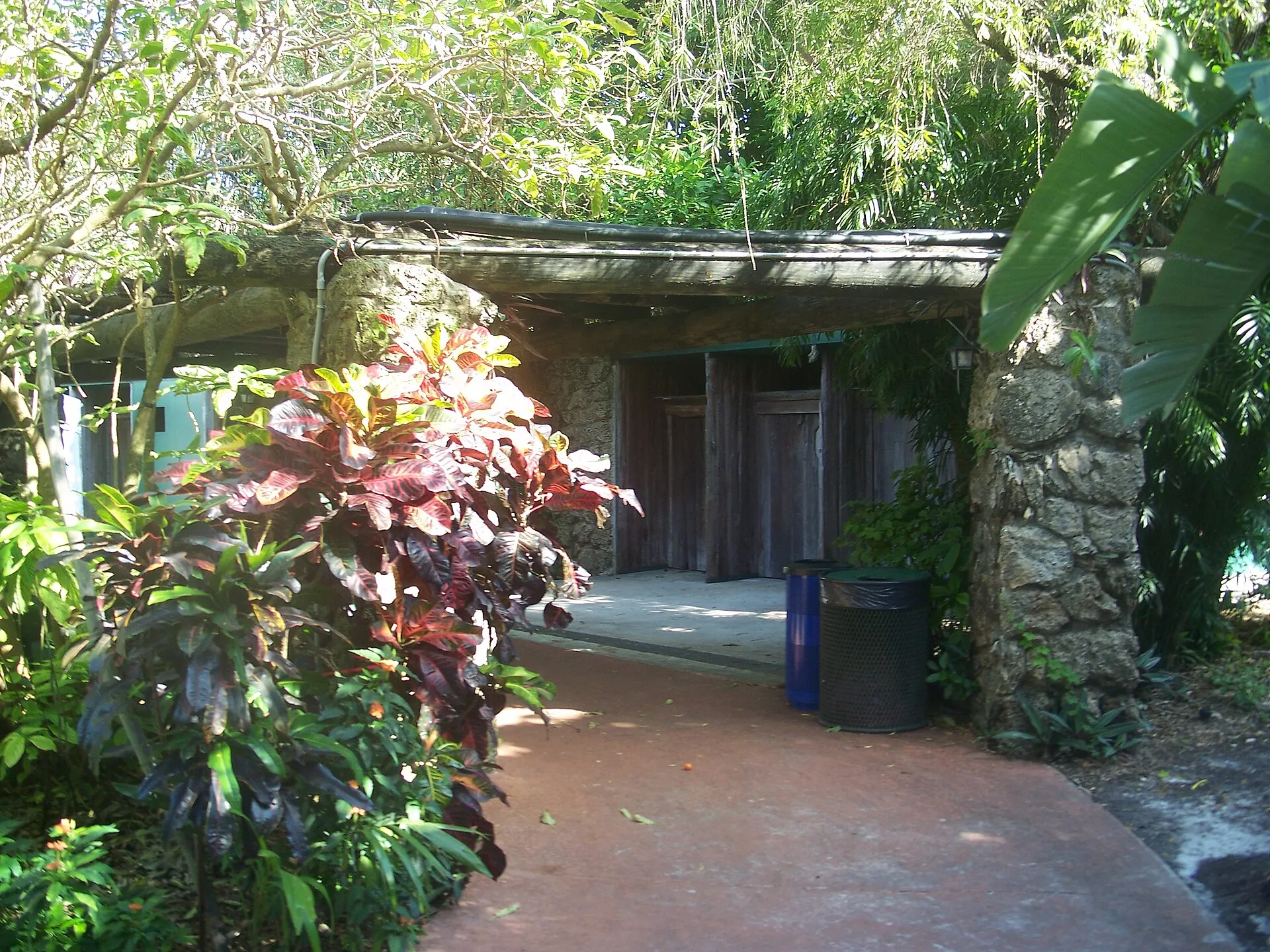 The colonnade at Pinecrest Gardens.