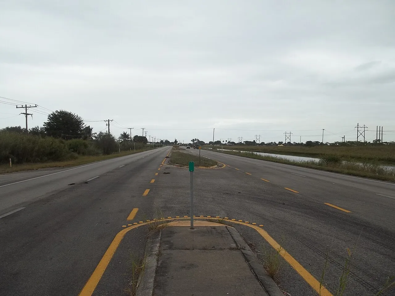 South Bay, Florida: US 27/SR 80, looking north from the intersection.