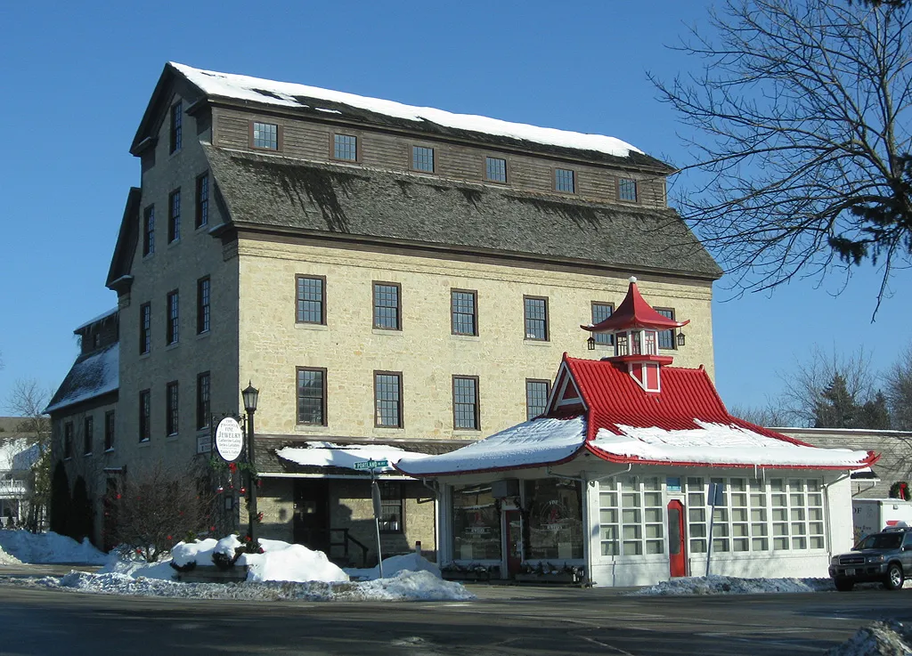 The Cedarburg Mill and the Pagoda in downtown Cedarburg (2007).