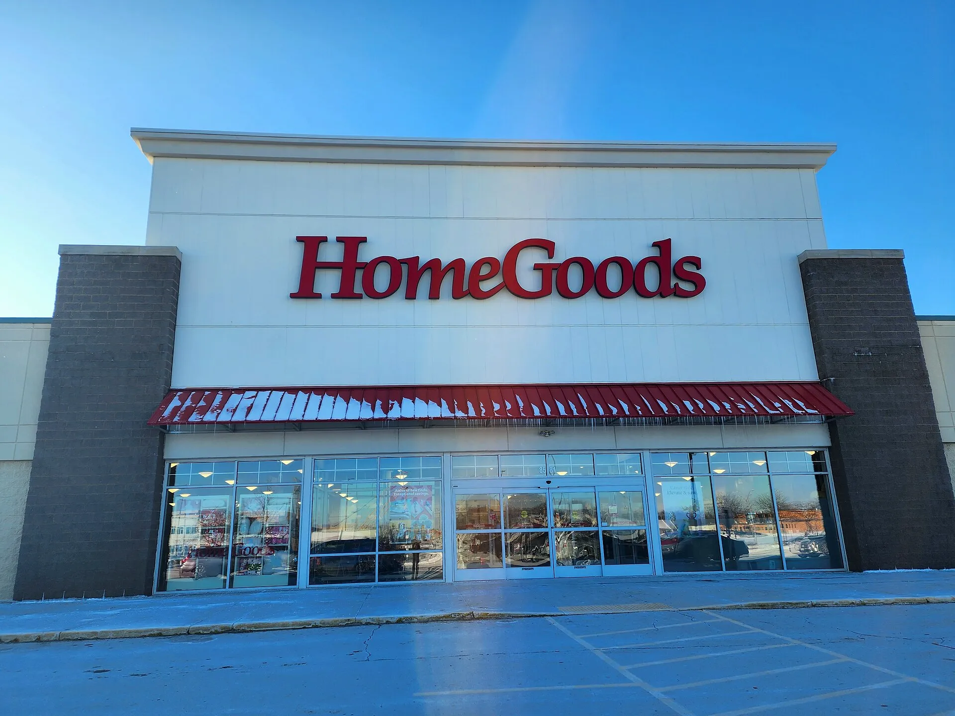 HomeGoods storefront in Oak Creek, Wisconsin.