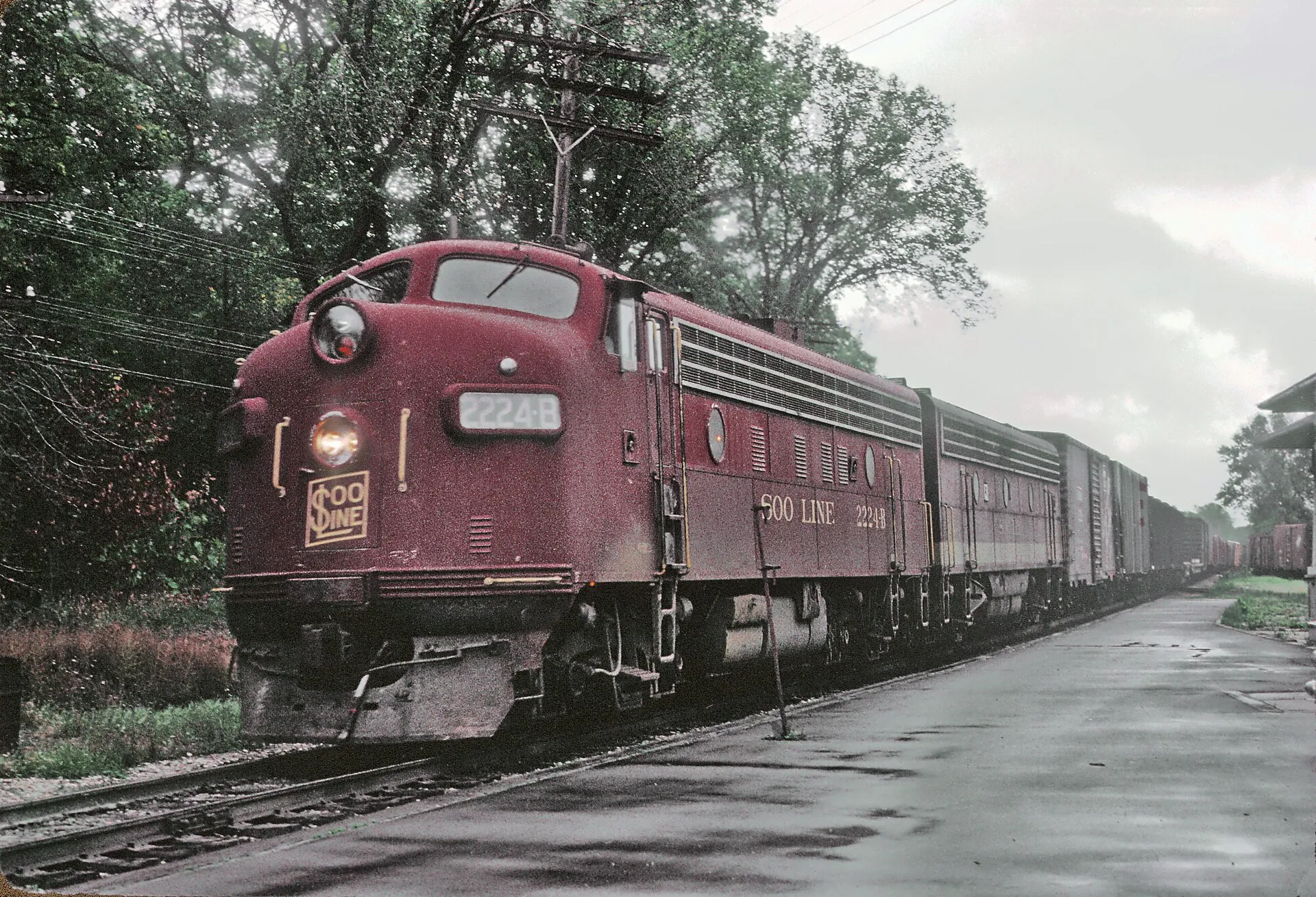 SOO Line F7 locomotive at Slinger, WI (historic rail photo from Roger Puta's camera).