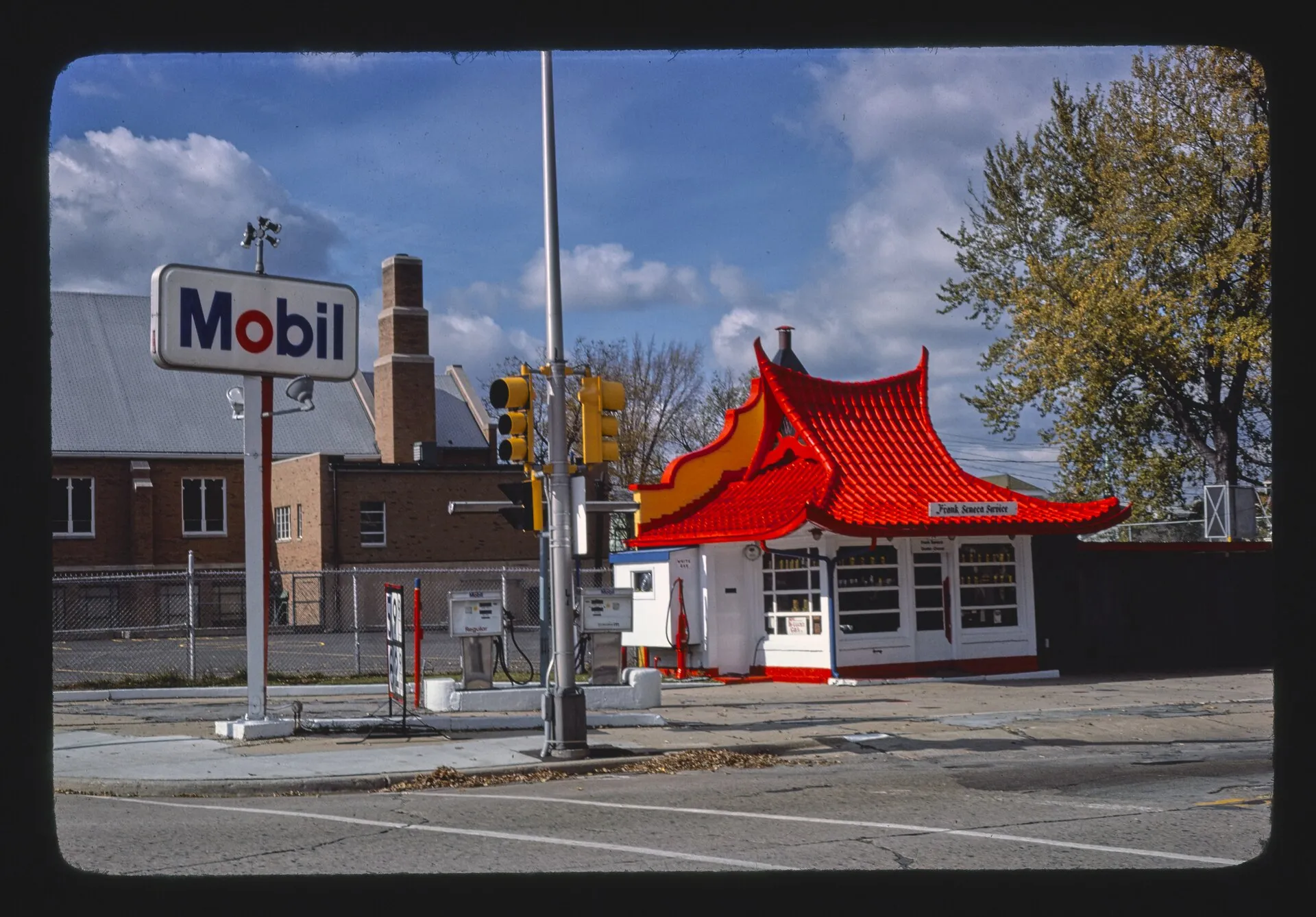 Seneca Mobil gas station, West Allis, Wisconsin (John Margolies roadside archive, Library of Congress).