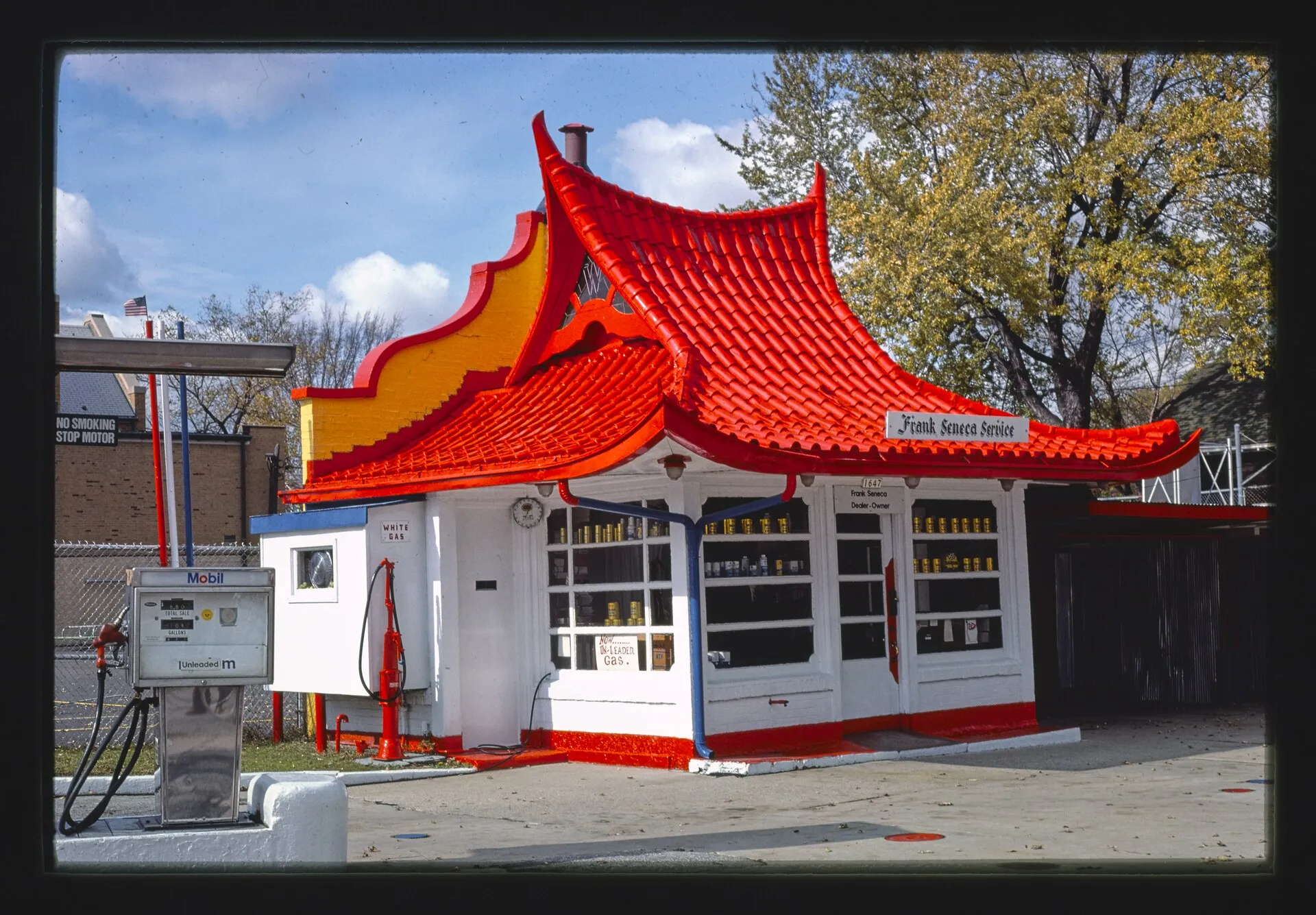 Seneca Mobil gas station, West Allis, Wisconsin (second view; John Margolies roadside archive).