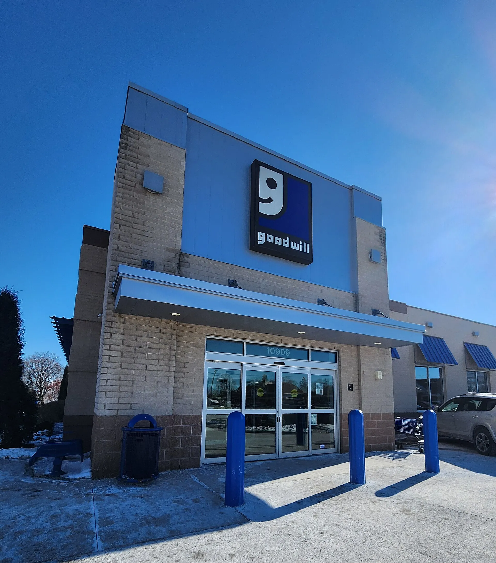 Goodwill store on Oklahoma Avenue, West Allis, Wisconsin.