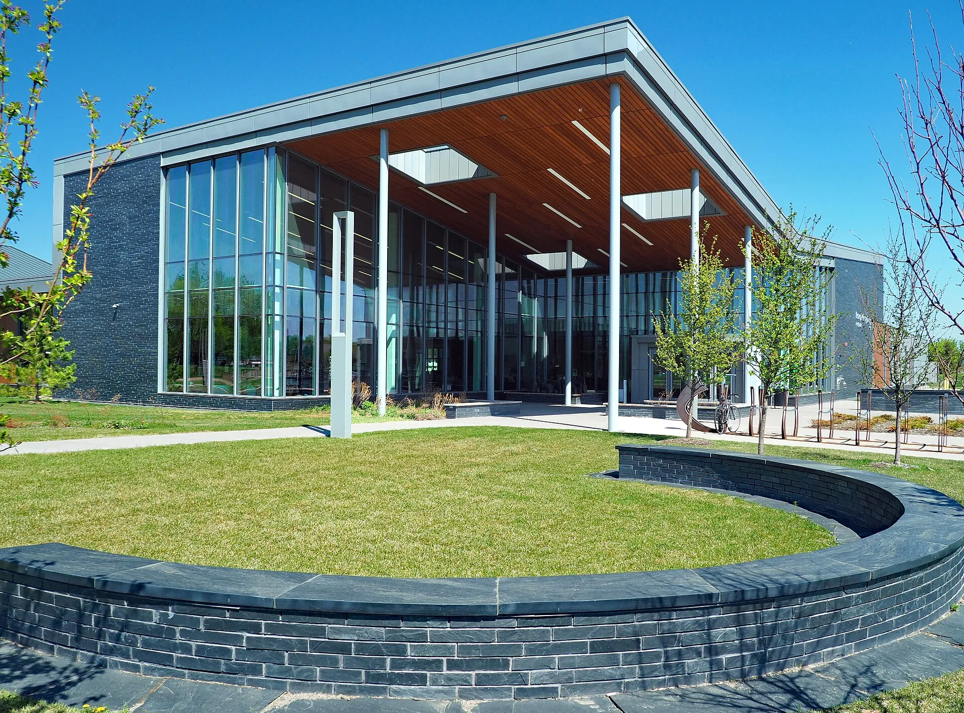 Brooklyn Park Library, 8500 W Broadway Ave, Brooklyn Park, Minnesota, USA. Viewed from the south-southeast..