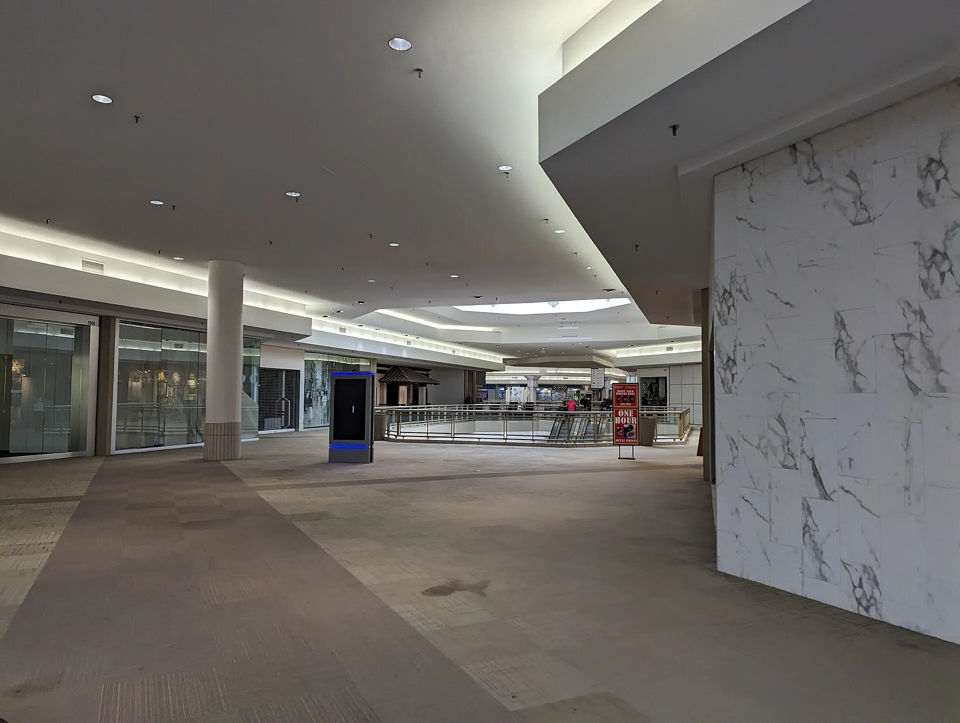 Main concourse in Burnsville Center