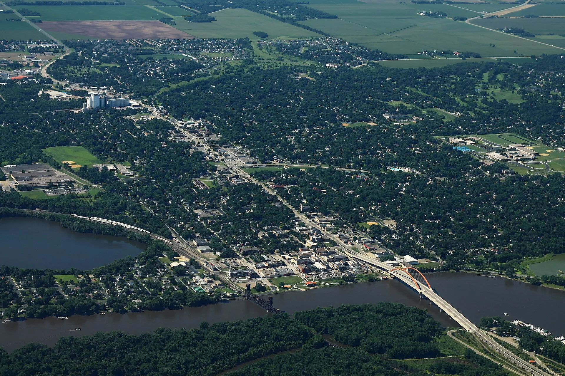 Hastings Minnesota Aerial (51089514070).jpg