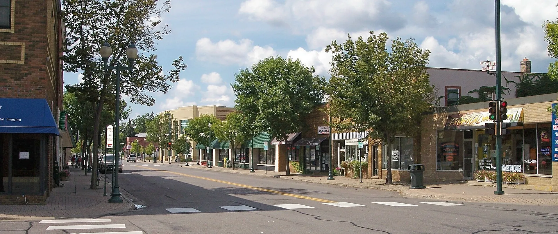 Mainstreet (local spelling) in downtown w:Hopkins, Minnesota.