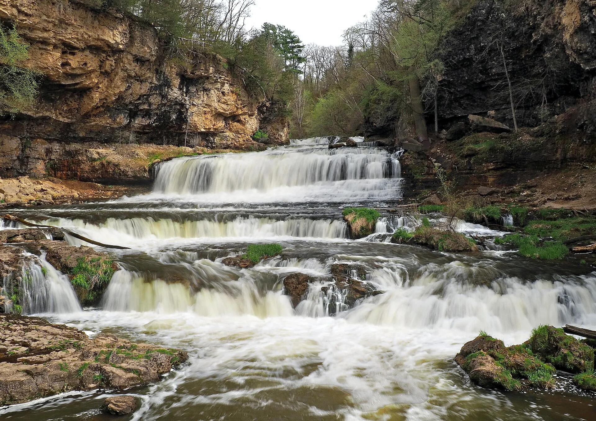 Willow Falls, Willow River State Park, Wisconsin, USA.