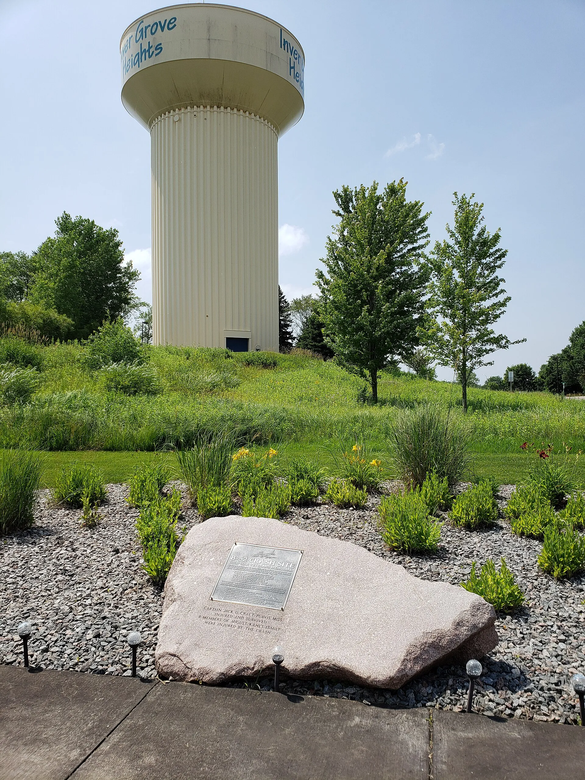 Memorial to the victims of the  September 16, 1958 crash of a B-52 in Inver Grove Heights, Dakota County, Minnesota