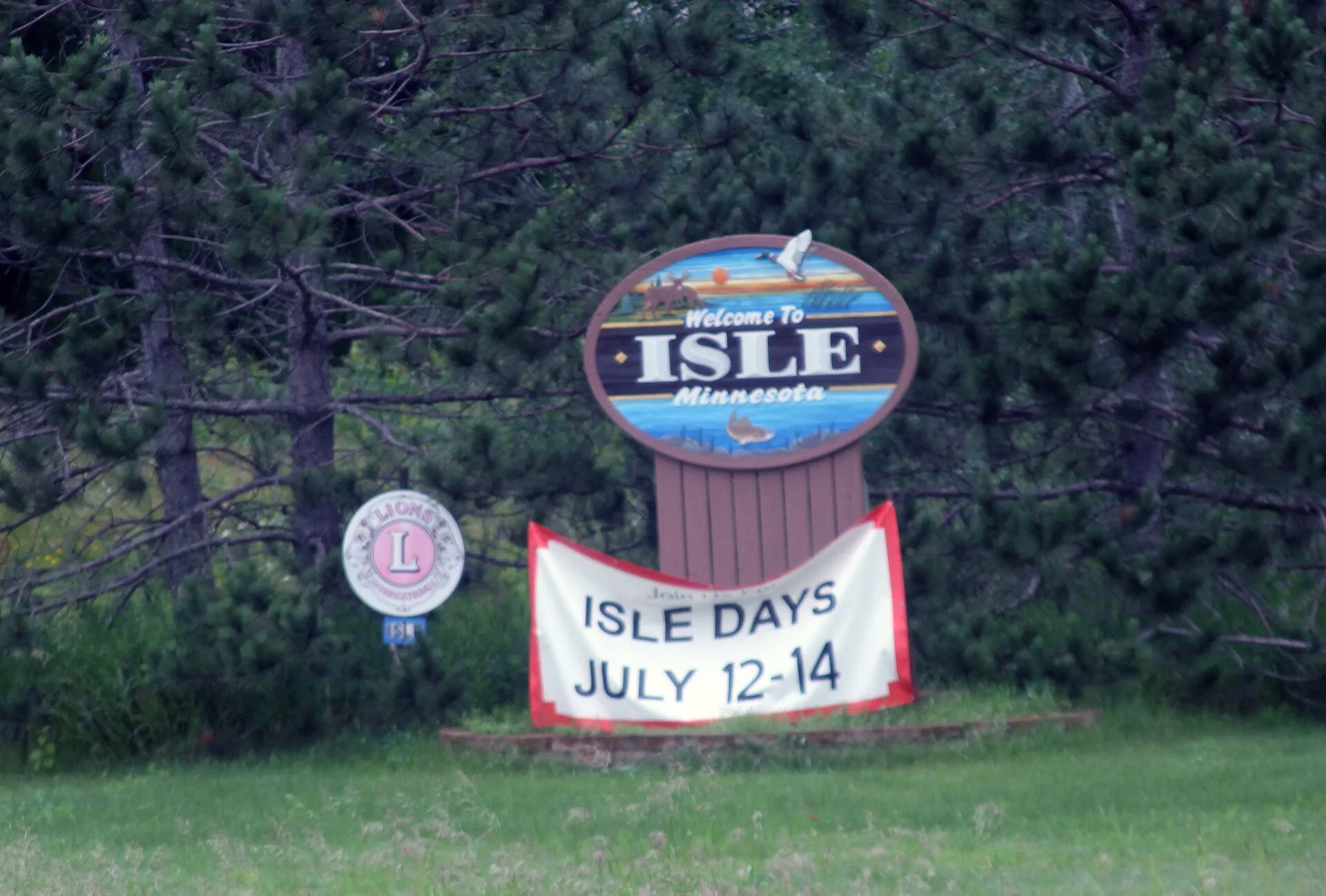 Welcome sign Isle, Minnesota, USA