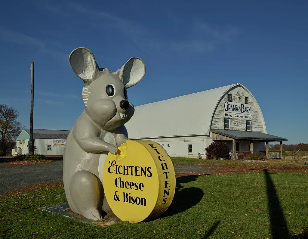 Mouse figure as an advertisement for the Eichtens Cheese & Bison store outside Lindstrom, Minnesota 2019-10-25..