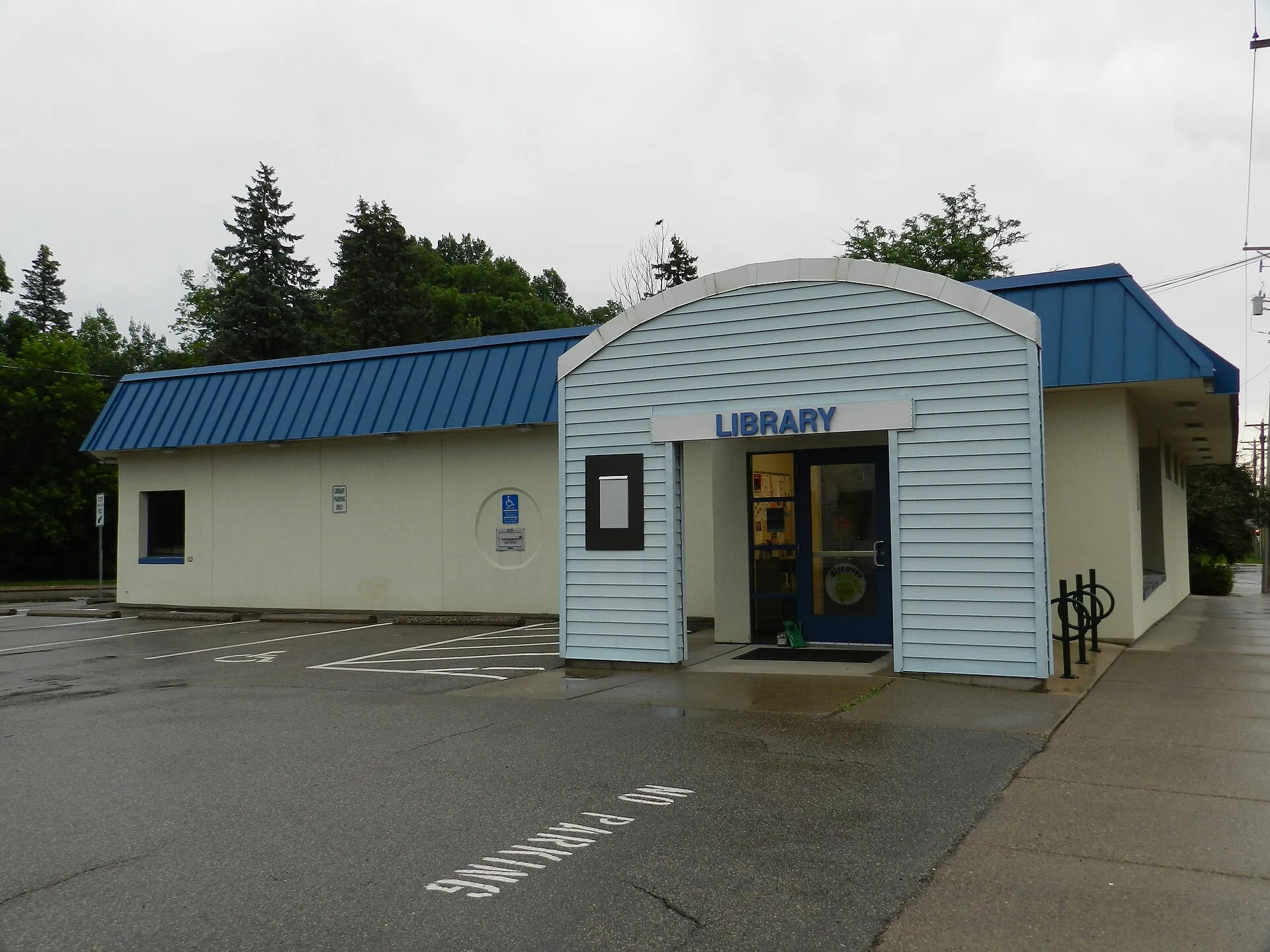 Photo of the branch of the Hennepin County Library located in Maple Plain, Minnesota ..