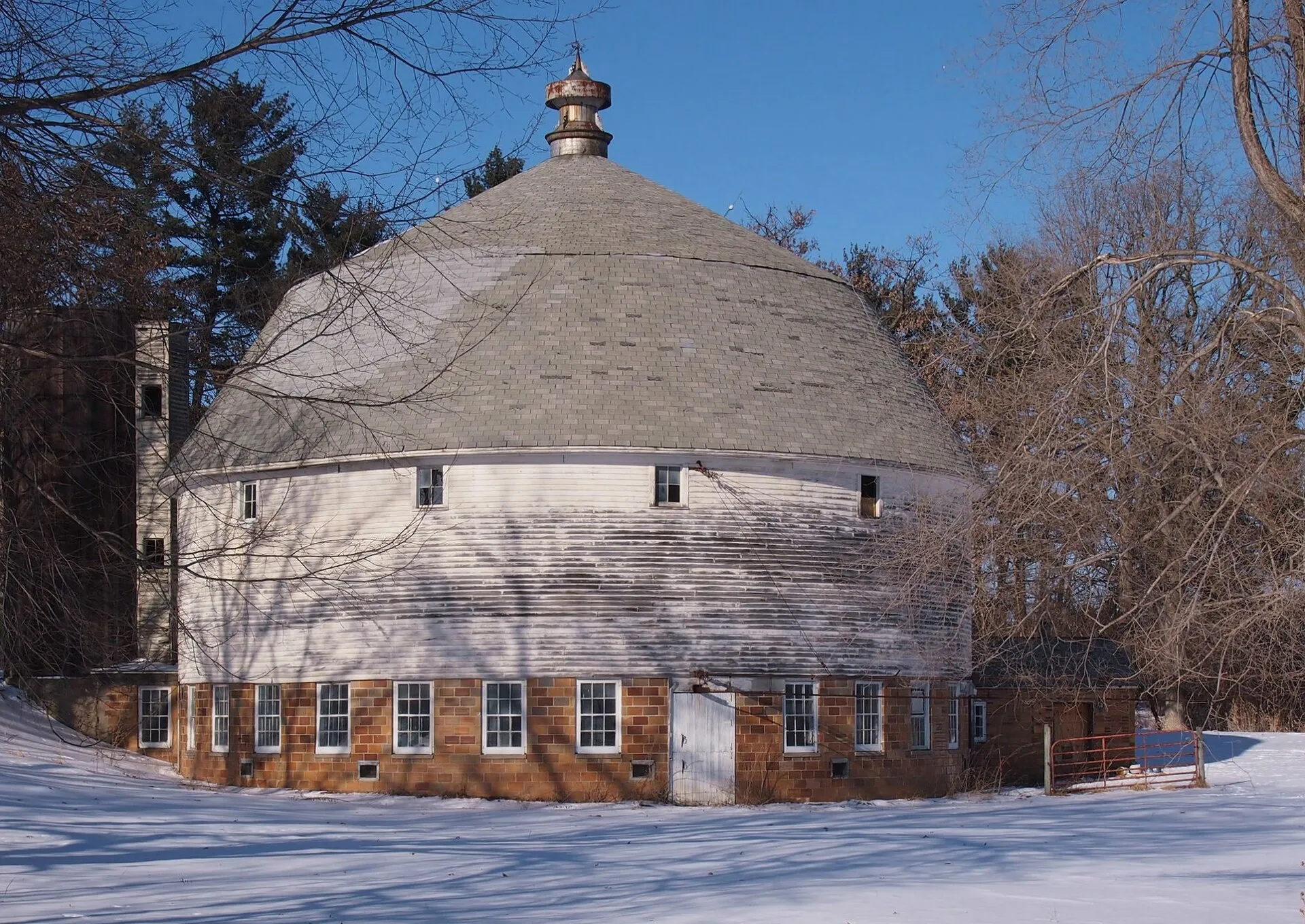 Sparre Barn, 20071 Nowthen Blvd, Nowthen, Minnesota, USA. Viewed from the south-southwest. This is an image of a place or building that is listed on the National Register of Historic Places in the United States of America . Its reference number is 80001935 ( Wikidata )..