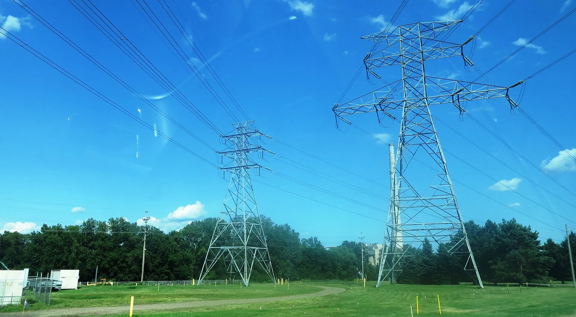 Image from the county of Washington, eastern Minnesota. USA. This is the Allen S King generating station (background), operated by Xcel Energy. The effect (output) of the power plant is 588 MW..