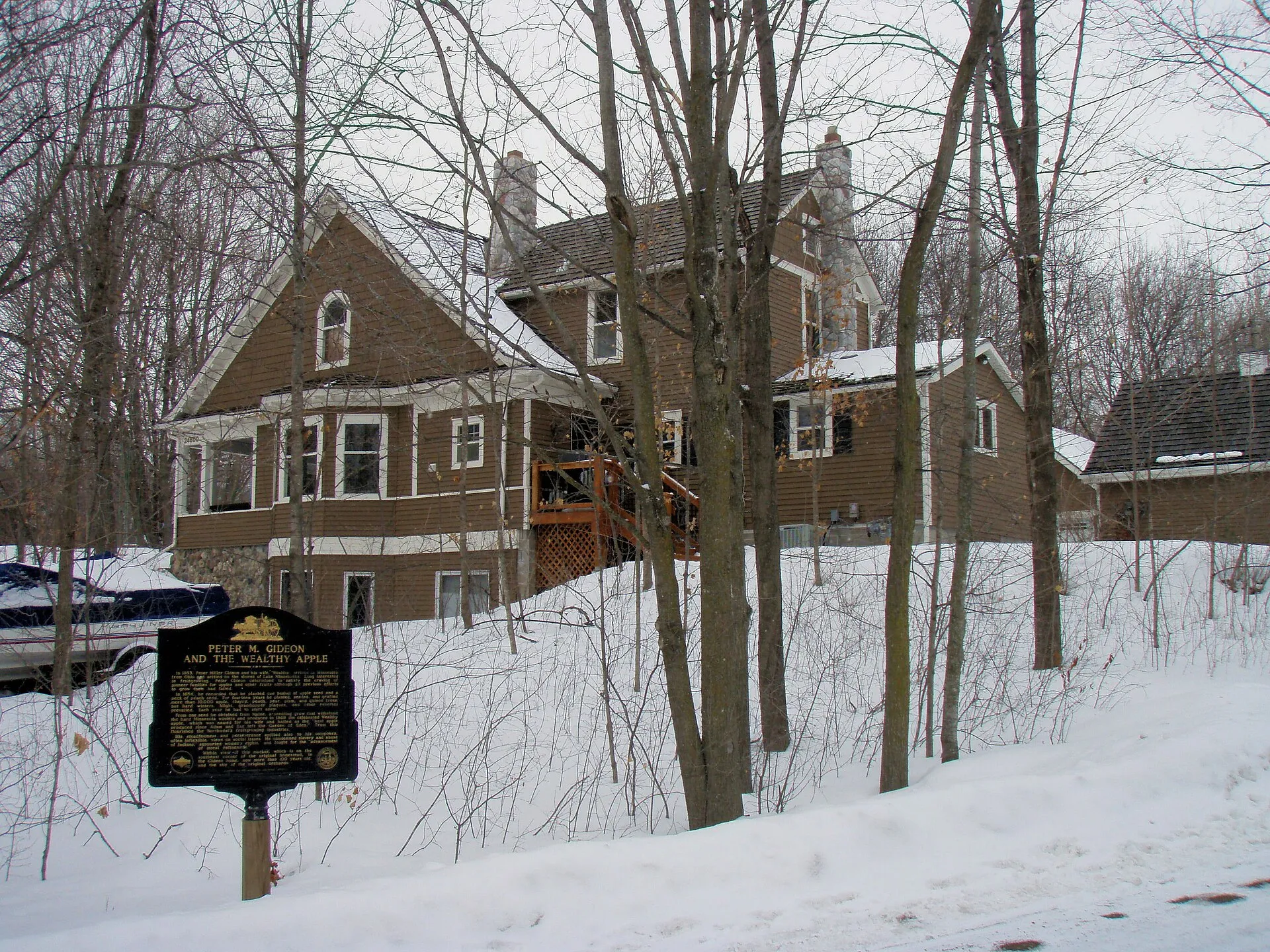 w:Peter Gideon Farmhouse in w:Shorewood, Minnesota . The plaque explains that Peter Gideon was a farmer who experimented with growing apples in the harsh Minnesota winter, and eventually developed the " w:Wealthy " apple.