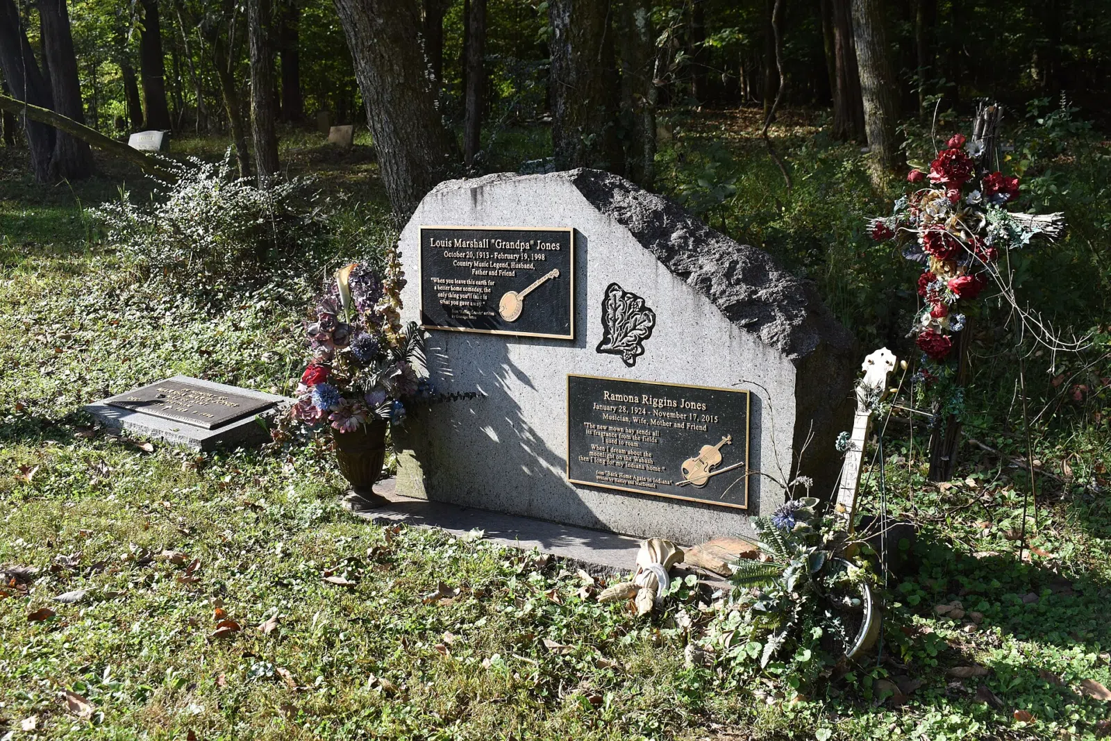 Louis Marshall Jones was star of the Hee Haw and the Grand Ole Opry. He was Know as Everybody's favorite Grandpa and for his claw hammer style of banjo picking. He was inducted into the Country Music Hall of Fame in 1978. He and his wife Ramona are buried in the Luton's United Methodist Church Cemet