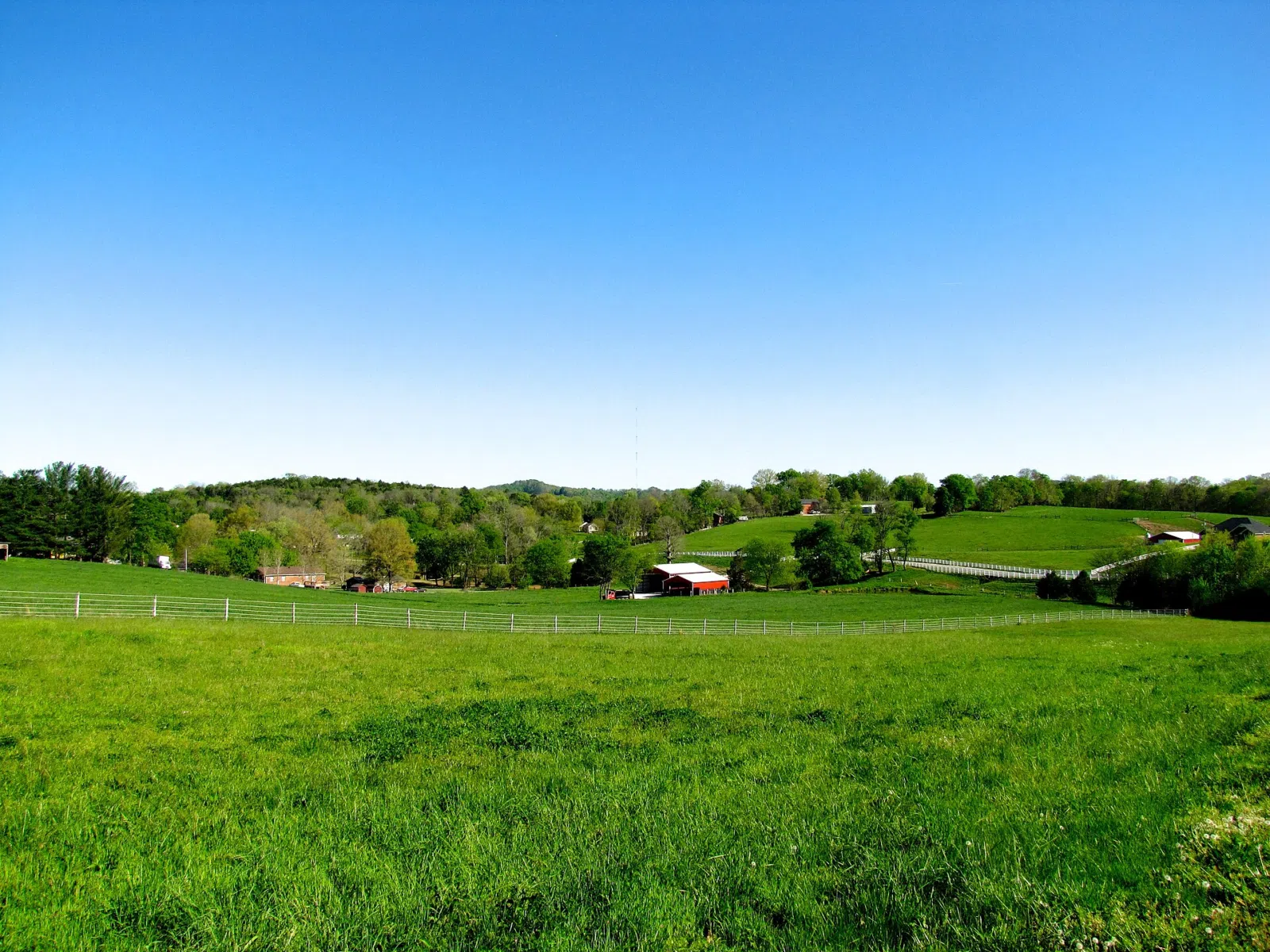 Fields and buildings near Gordonsville, Tennessee, United States.