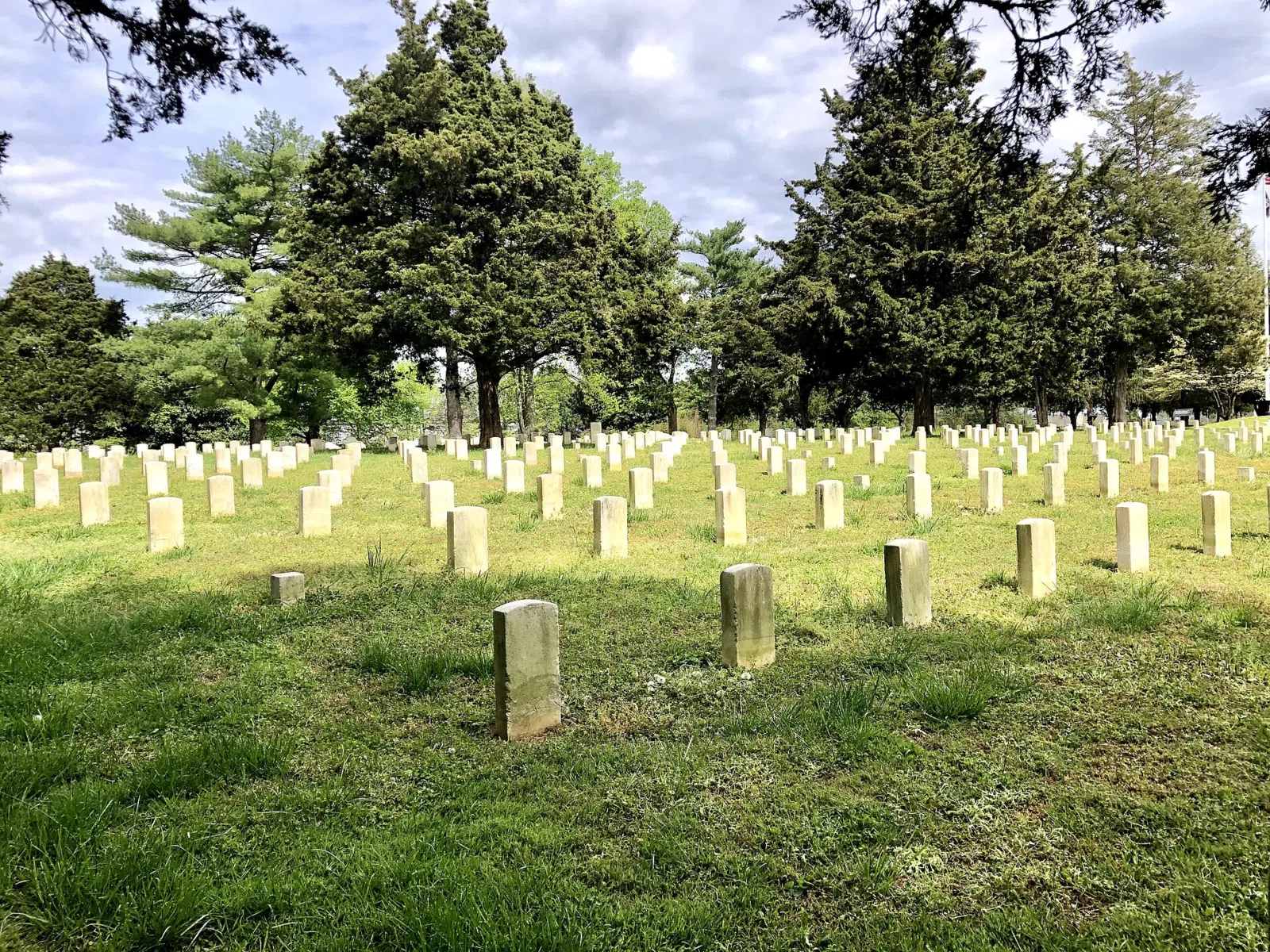 Gravestones of Civil War soldiers at Stones River National Battlefield in Murfreesboro, Tennessee