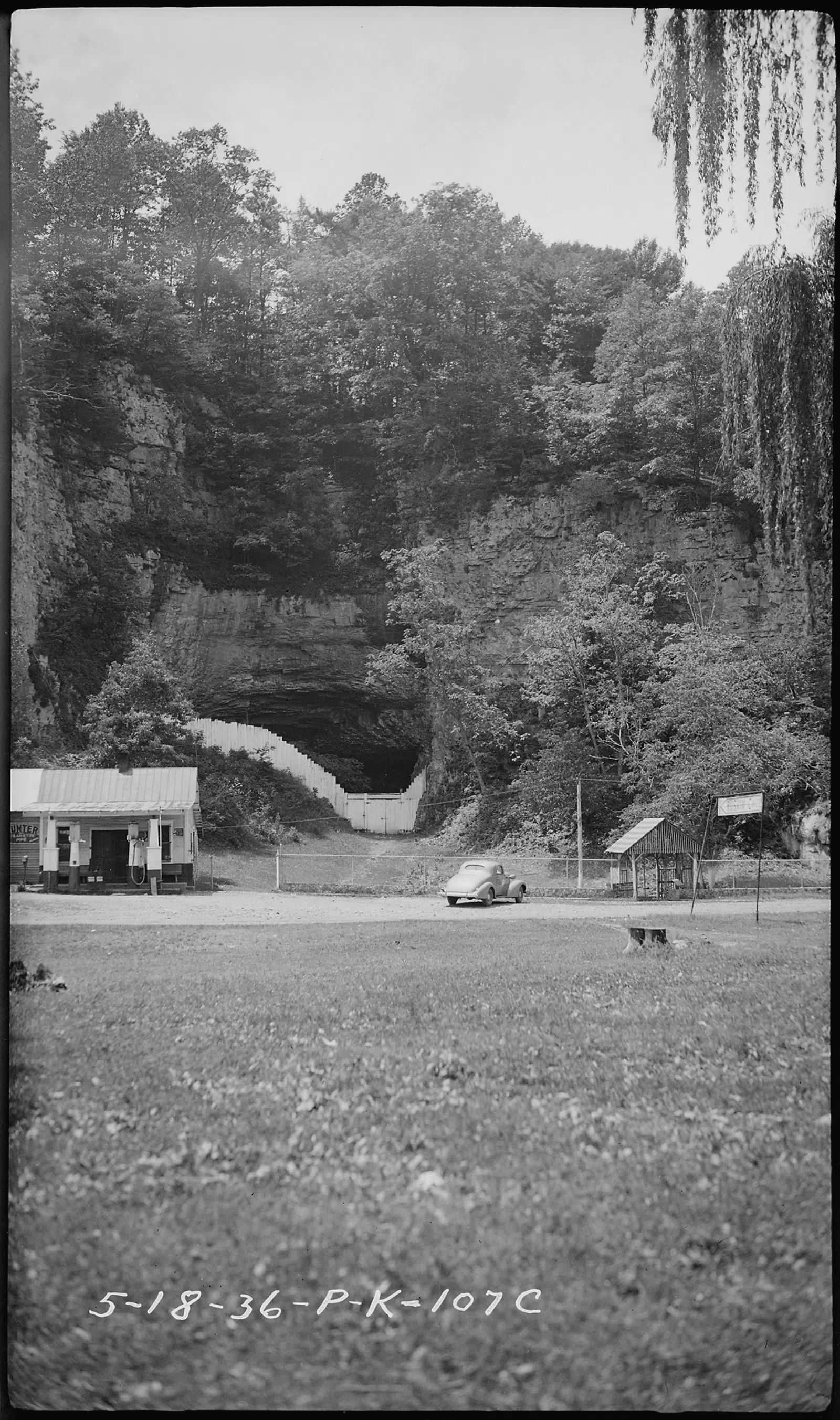 Ruskin Cave in Dickson County, Tennessee (Tennessee Valley Authority photo) — near Slayden.