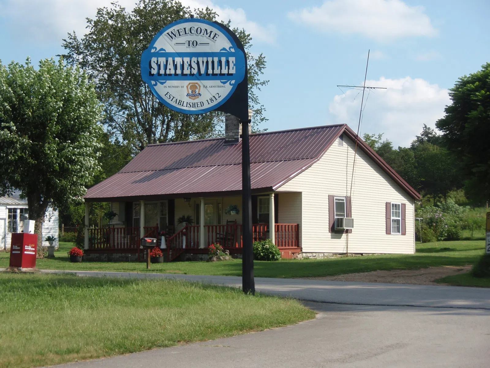 Street in Statesville, Tennessee