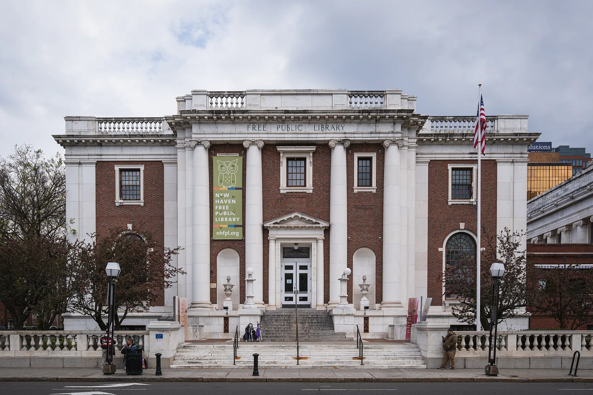 New Haven Free Public Library (Ives Memorial Library), facing the New Haven Green.