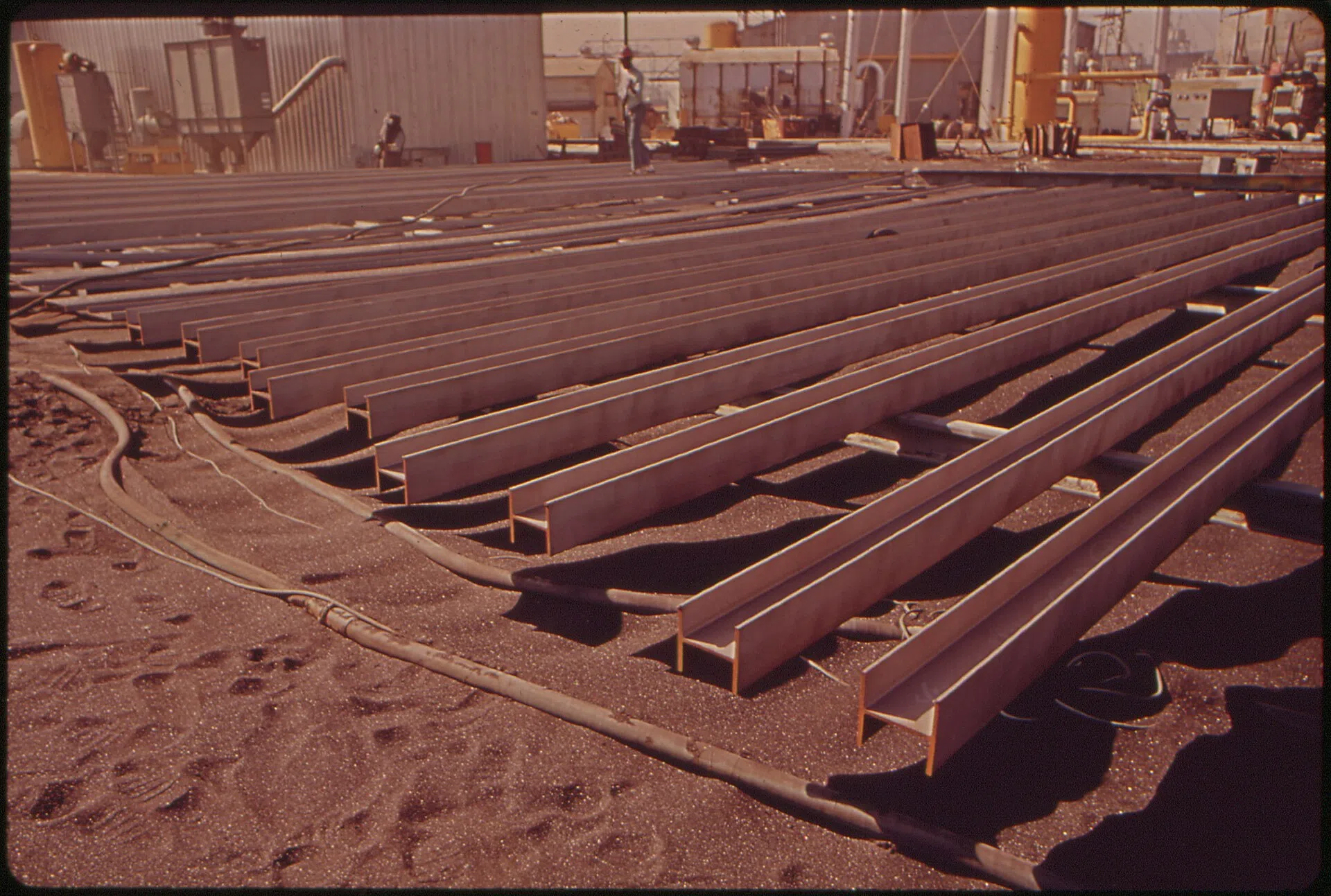 AVONDALE SHIPYARD - NARA - 546029.jpg