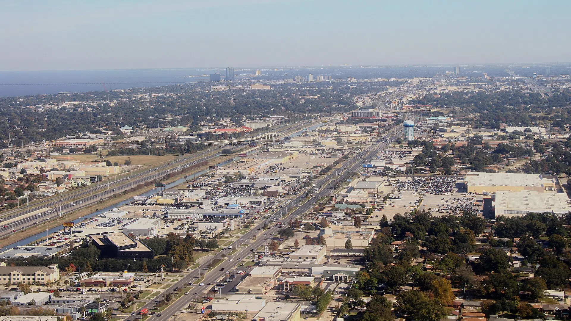 Aerial view from over Kenner looking east toward Metairie, with Lake Pontchartrain at left; Veterans Boulevard runs down the center