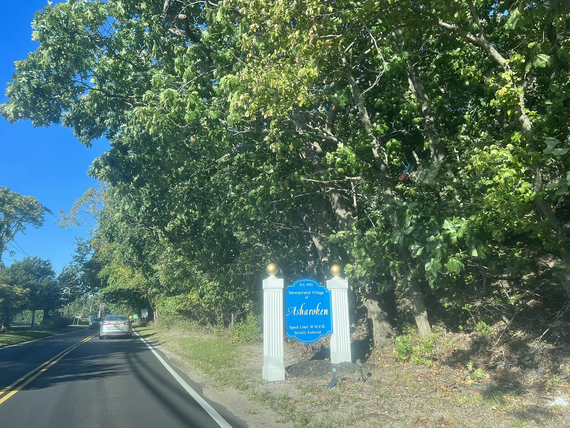 Welcome sign for the Village of Asharoken