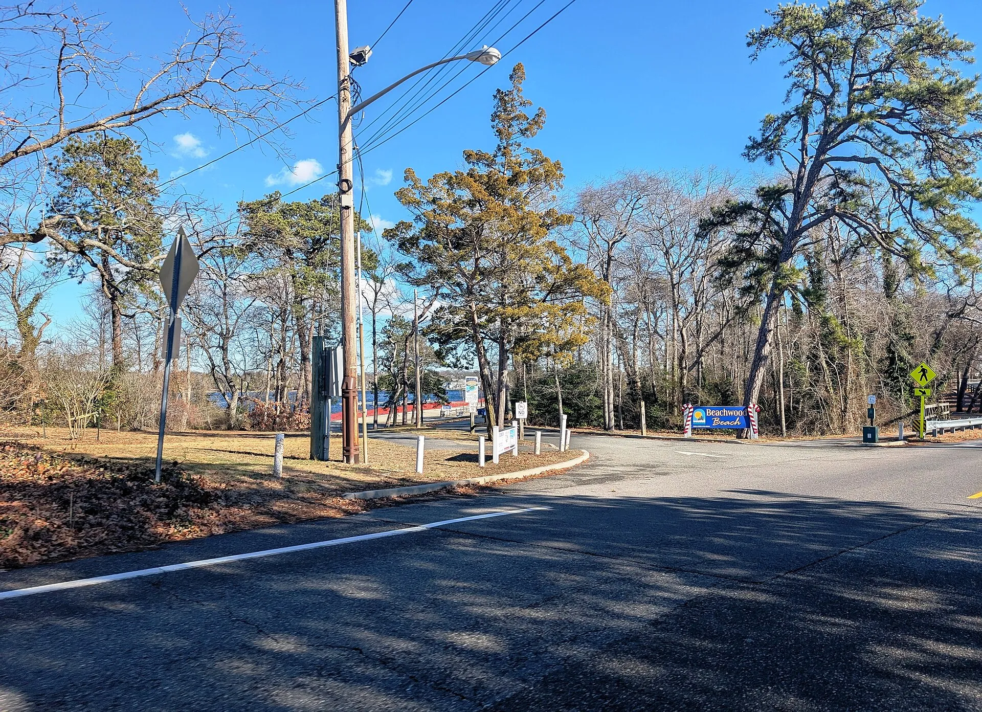 Photo of the entrance to Beachwood Beach in Beachwood, New Jersey. Photo taken from County Route 617 (Clubhouse Avenue) looking east-northeast