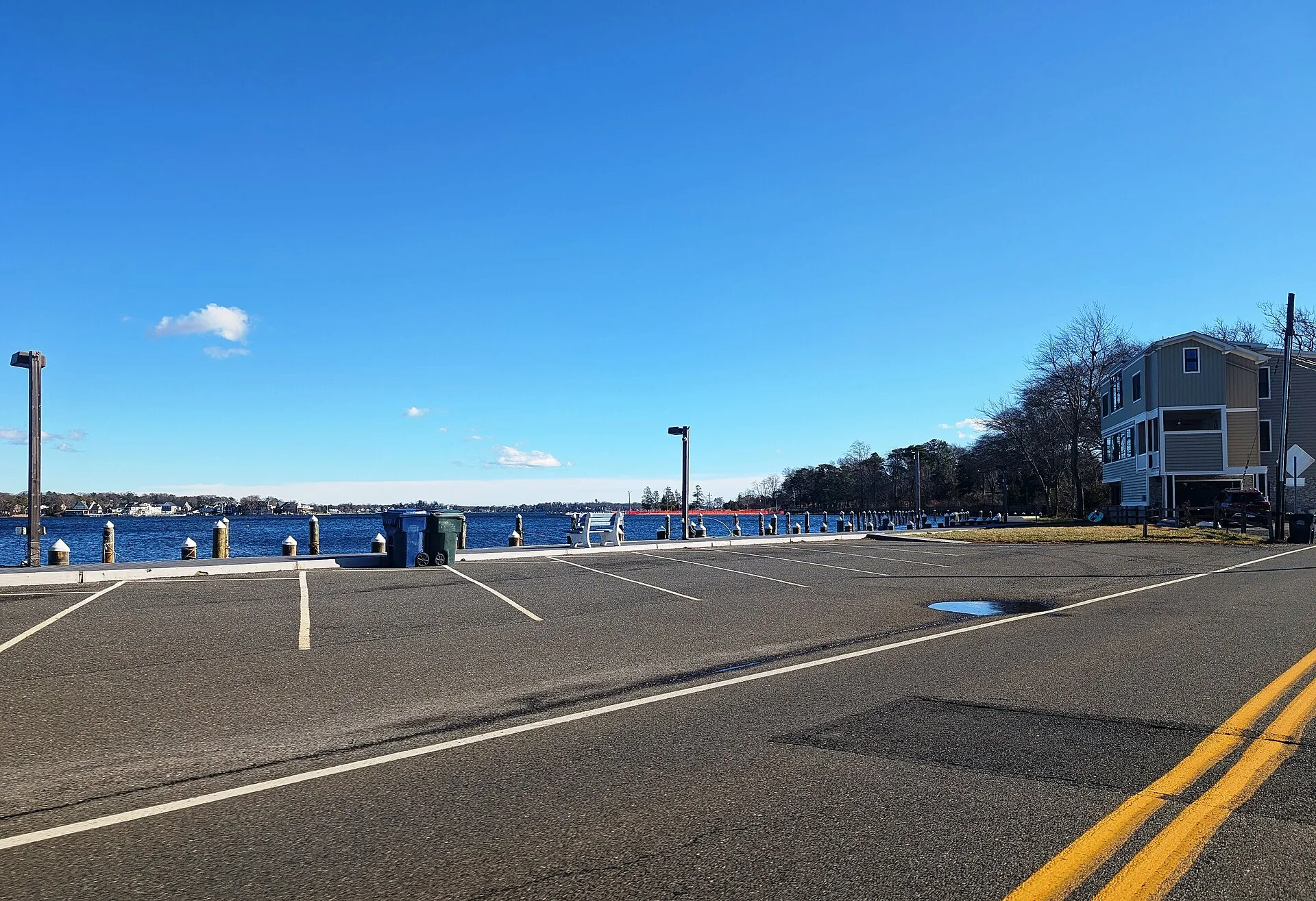 Photo of a shoreline of Toms River in Beachwood, New Jersey. Photo taken from County Route 617 (Compass Avenue) looking east