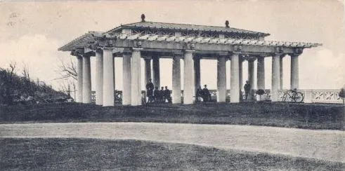 One of the pergolas that existed in Belle Terre, New York during the early 20th century prior to being dismantled in 1934