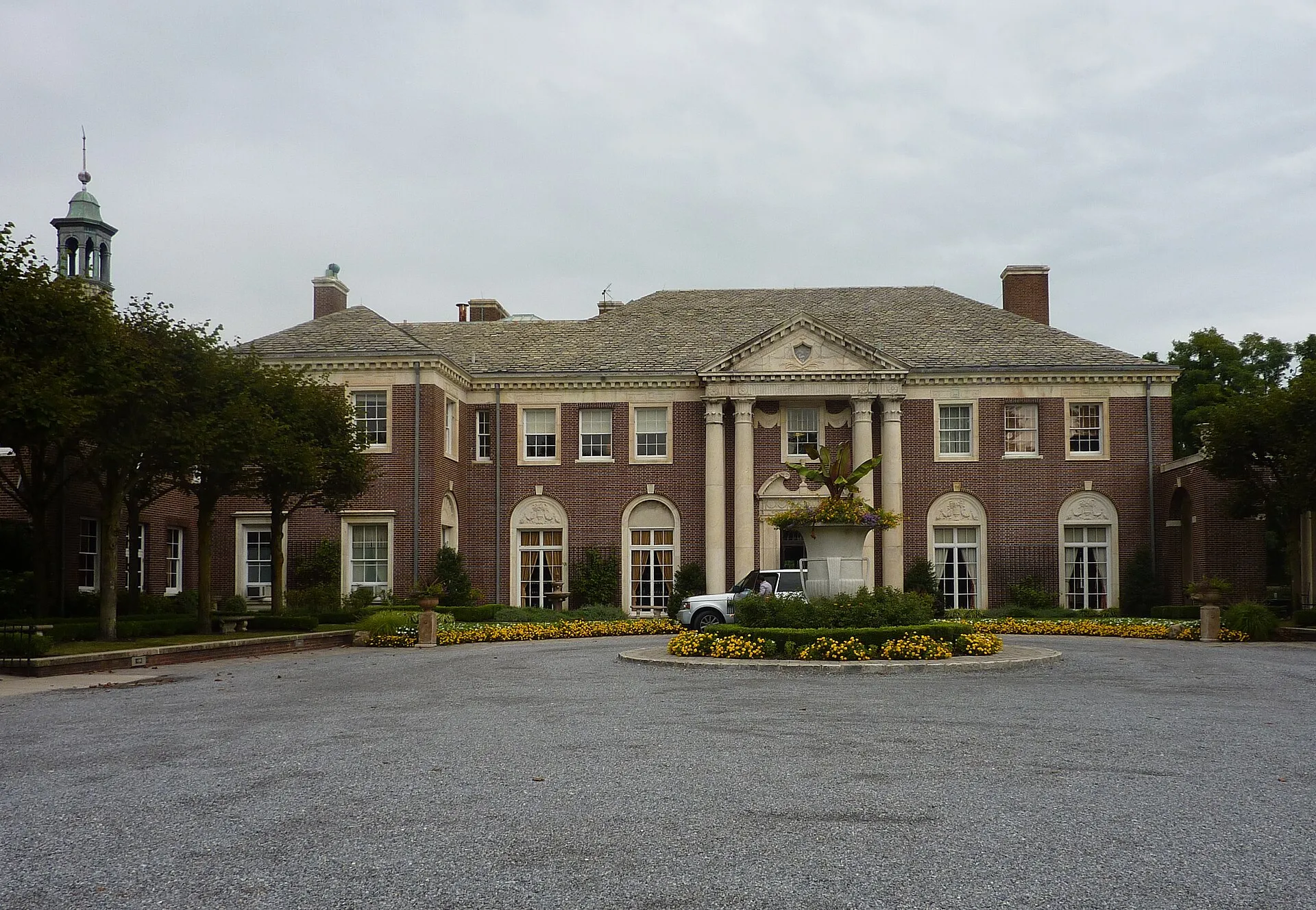 DuPont-Guest Estate, S. side of Northern Blvd. between Cotillion Ct
