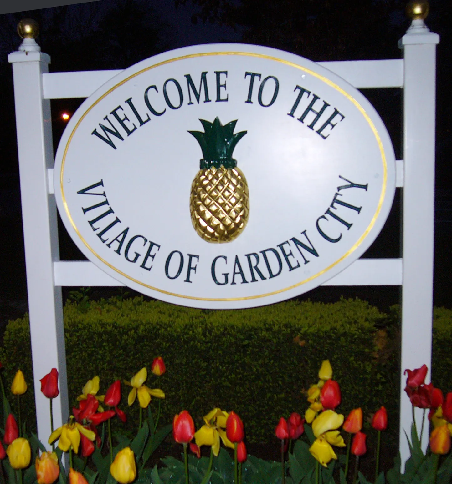 Welcome sign of Garden City, New York, which features a pineapple in the center