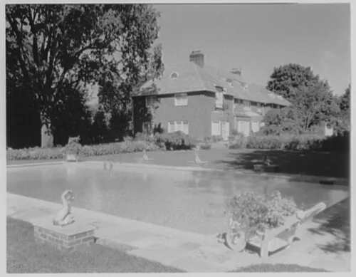 Title: C. Holmes, residence in Glen Cove, New York. Abstract/medium: Gottscho-Schleisner Collection (Library of Congress) Physical description: 1 negative :