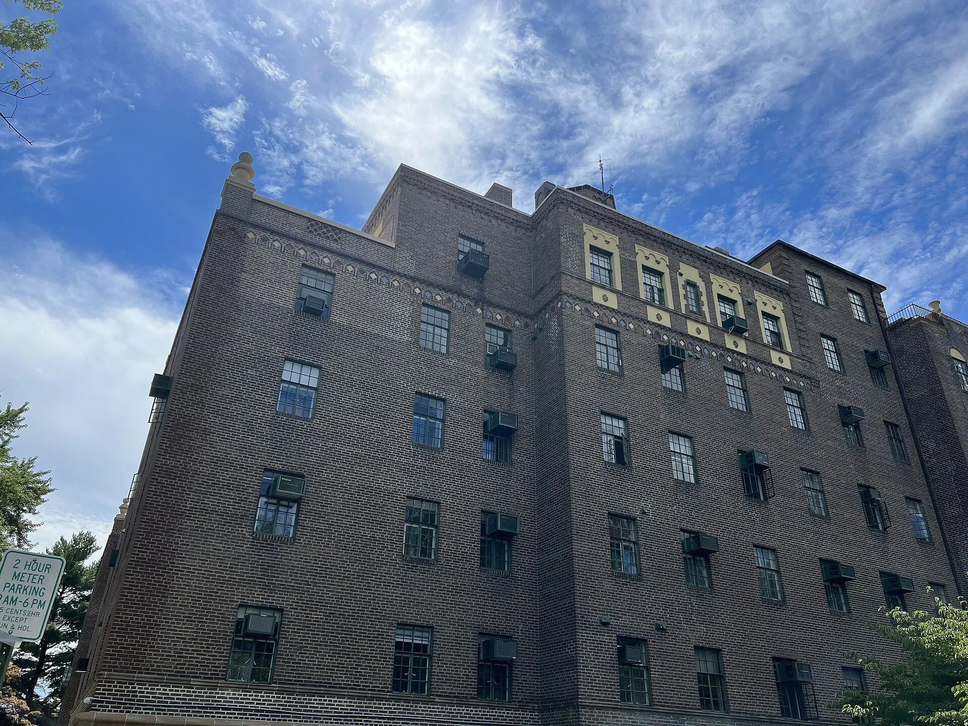 An apartment building located at the southwestern corner of Middle Neck Road and Linden Boulevard in the Inc. Village of Great Neck Estates, NY on August 14, 2022 from Linden Boulevard