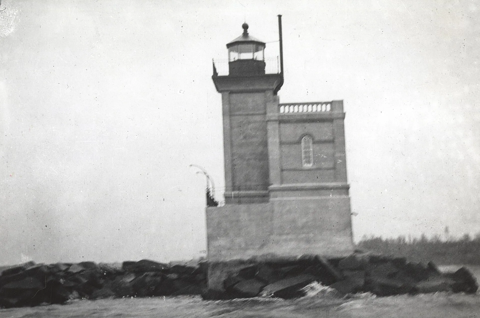 Lloyds Harbor Light Station, lit June 16, 1912 (historic photo)
