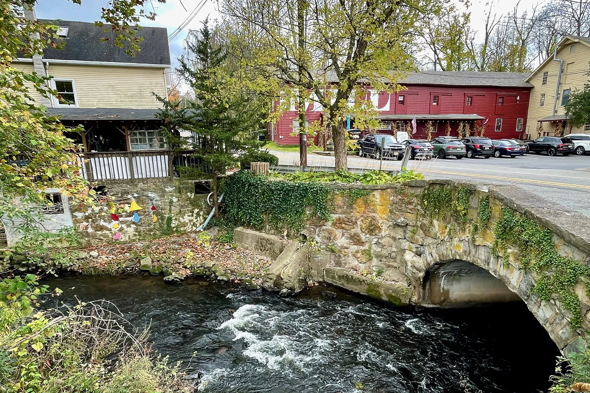 Stone arch bridge for Morris Farm Road crossing the Paulins Kill, Lafayette Township, New Jersey — Lafayette Village Historic District