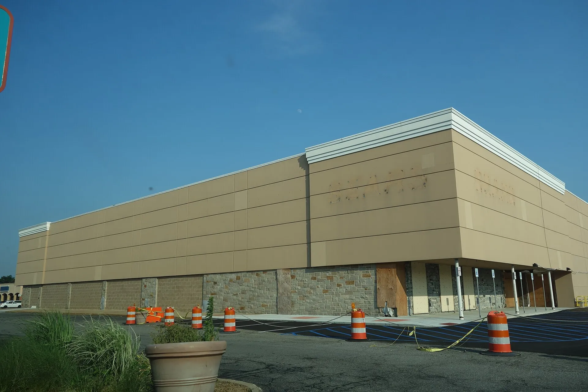 Looking at the shuttered Sears store at the west end of the Lake Success Shopping Center, on Union Turnpike east of Lakeville Road in Lake Success, New York. The store was closed in 2018, and is
