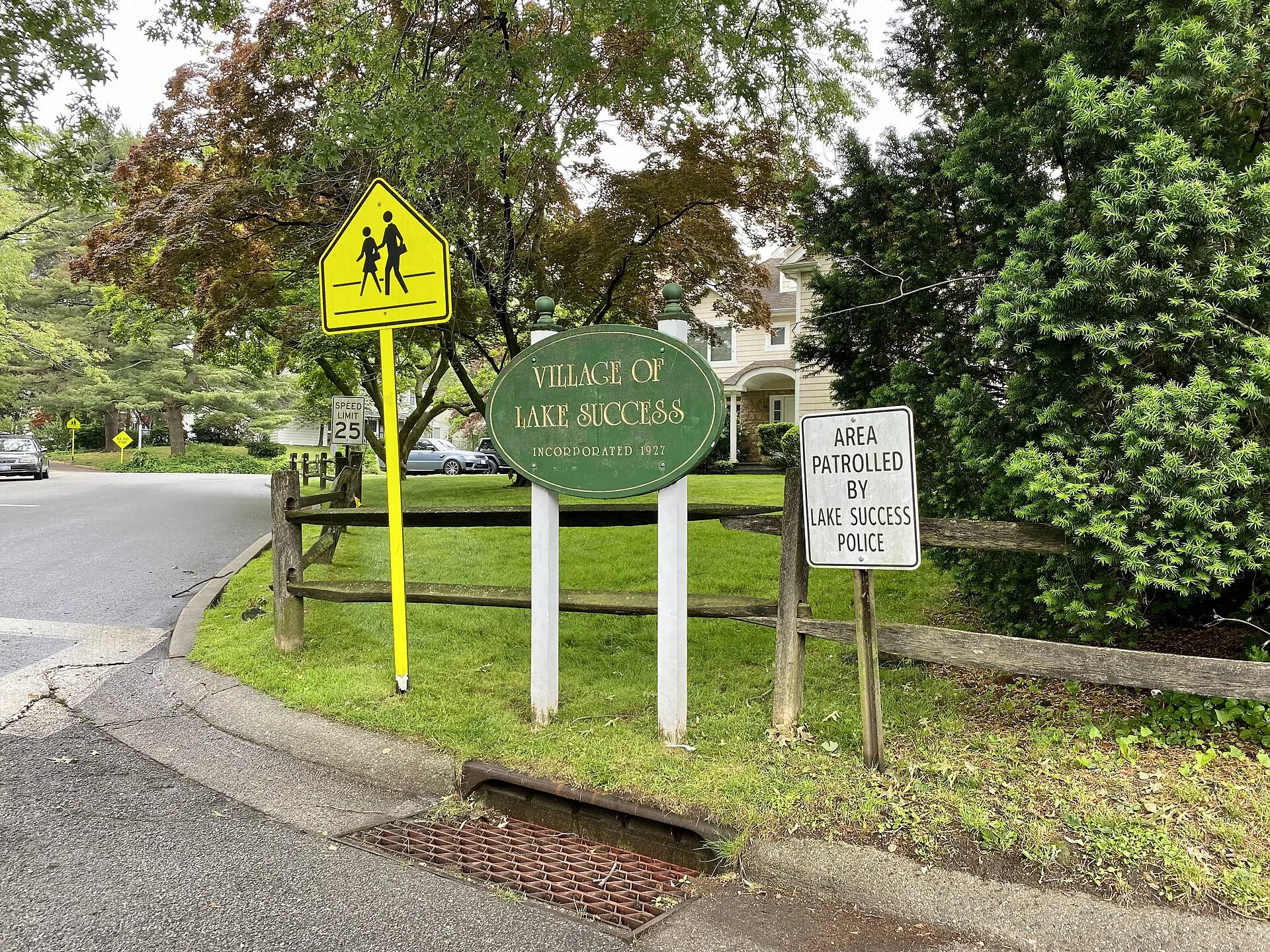 A welcome sign to Lake Success on Westminster Road in Lake Success, New York. This particular sign is located on the border between Lake Success and the unincorporated hamlet of University Gardens
