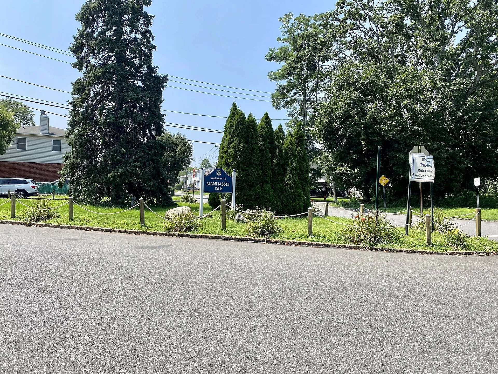 Welcome sign for Manhasset Isle in the Village of Manorhaven, Long Island, August 2021