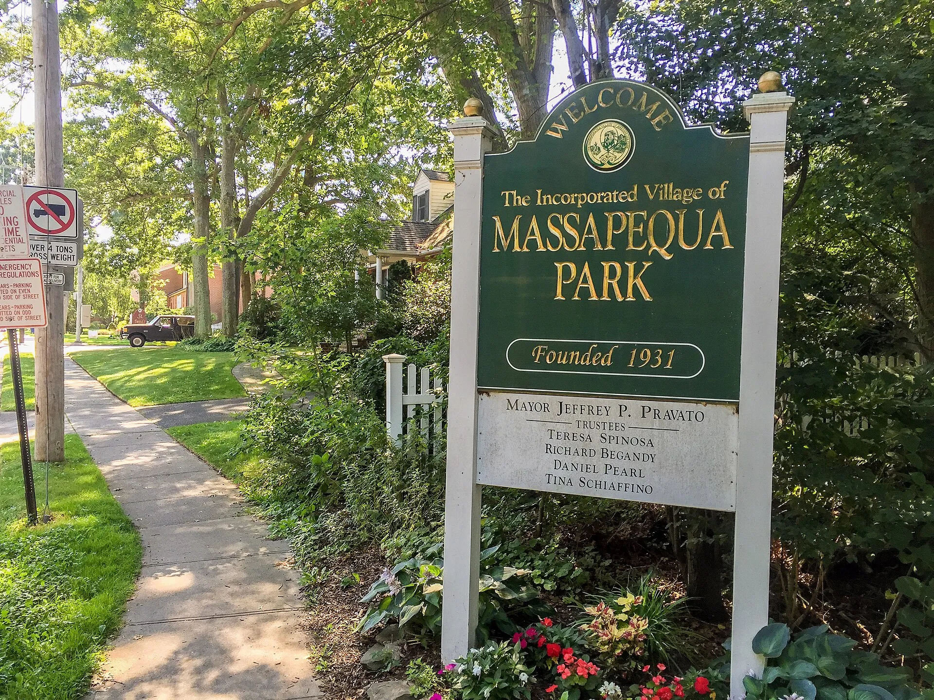 Welcome to Massapequa Park village sign