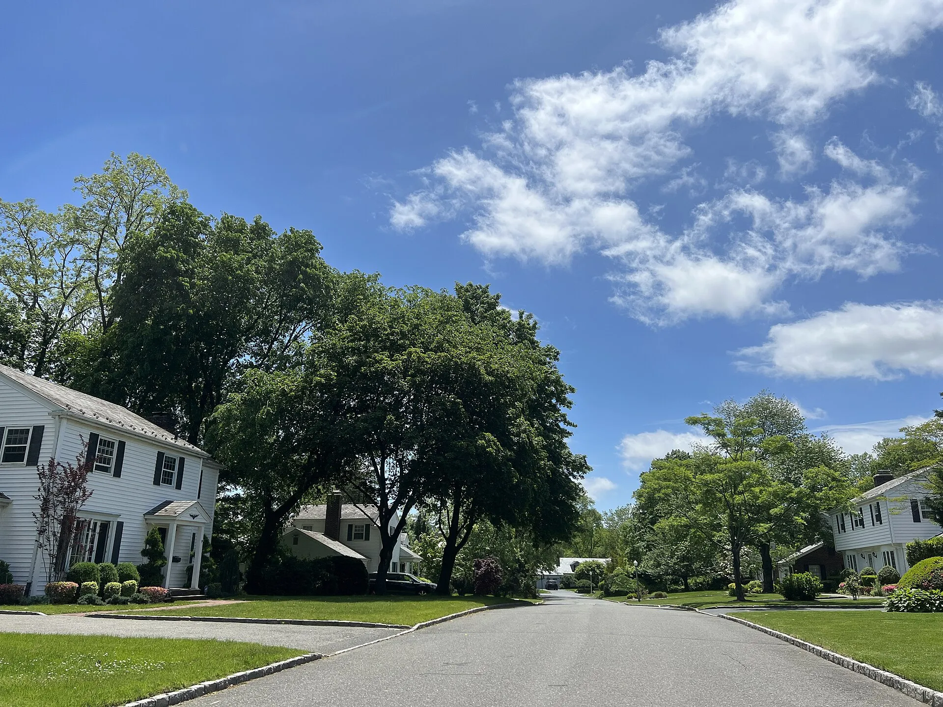 Borglum Road in the Incorporated Village of Munsey Park, looking towards the south, May 2022